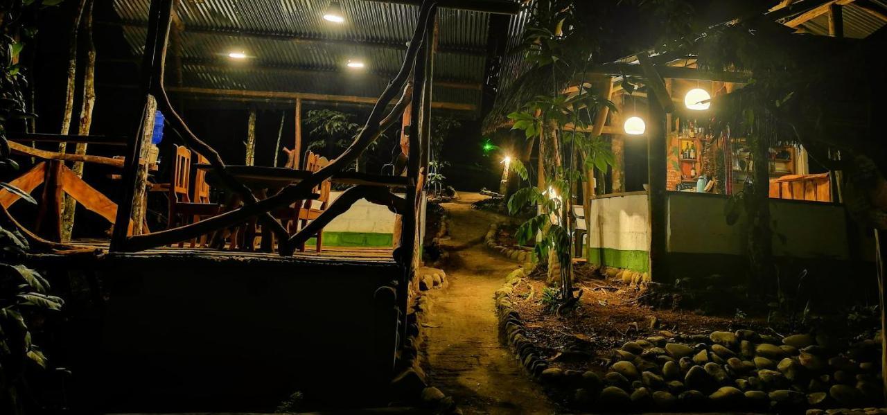 Hotel Jungle Roots Glamping Tena Exterior foto