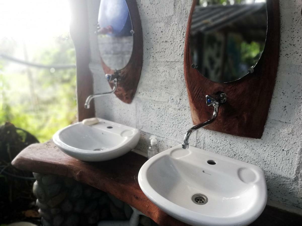Hotel Jungle Roots Glamping Tena Exterior foto